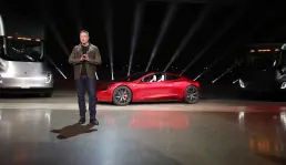 Tesla Perkenalkan Roadster dan truk elektrik