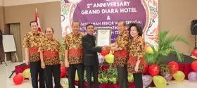 Sematkan Batik Nusantara sebagai Dekorasi Hotel Grand Diara Raih Rekor MURI