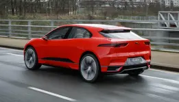 Jaguar EPace Sanggup Berakrobat
