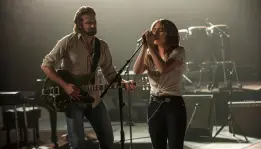 Lady Gaga dan Bradley Cooper bermain dalam film remake A Star Is Born